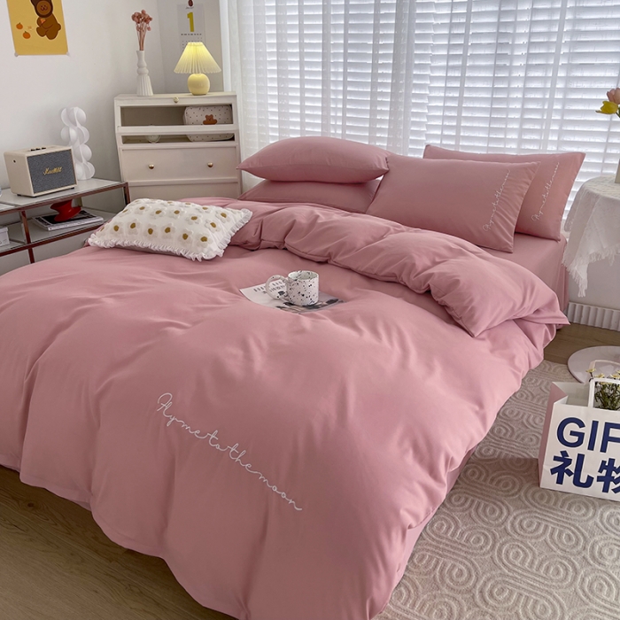 91家纺网 家纺一手货源 找家纺 曼谷纯色简约刺绣柔软磨毛水洗棉套件飘系列 字母浅豆沙