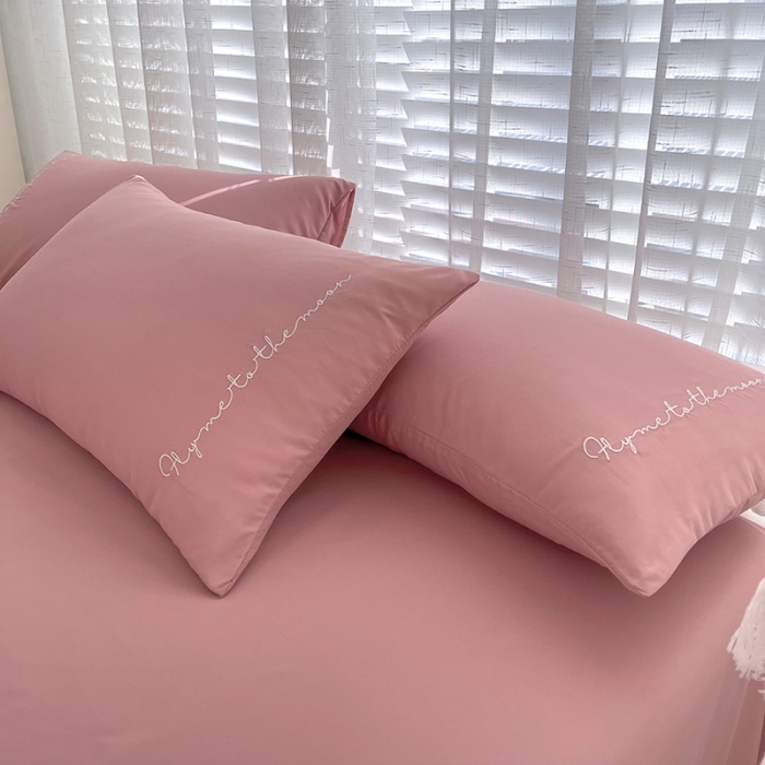 91家纺网 家纺一手货源 找家纺 曼谷纯色简约刺绣柔软磨毛水洗棉套件飘系列 字母浅豆沙