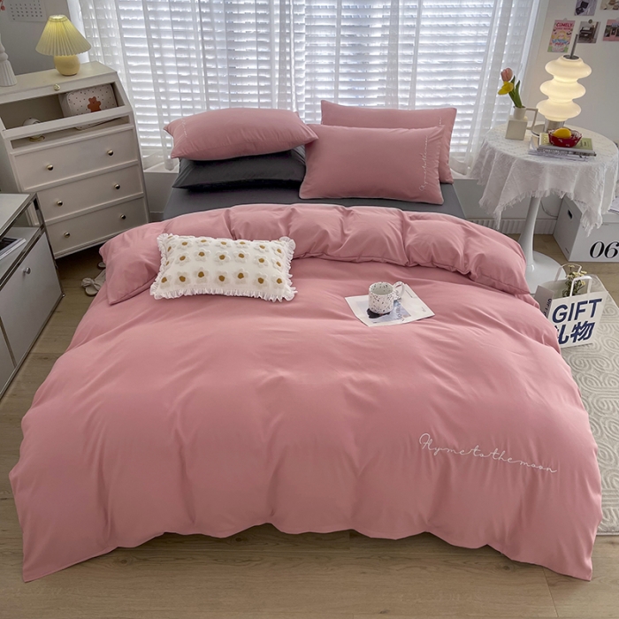 91家纺网 家纺一手货源 找家纺 曼谷纯色简约刺绣柔软磨毛水洗棉套件飘系列字母浅豆沙灰