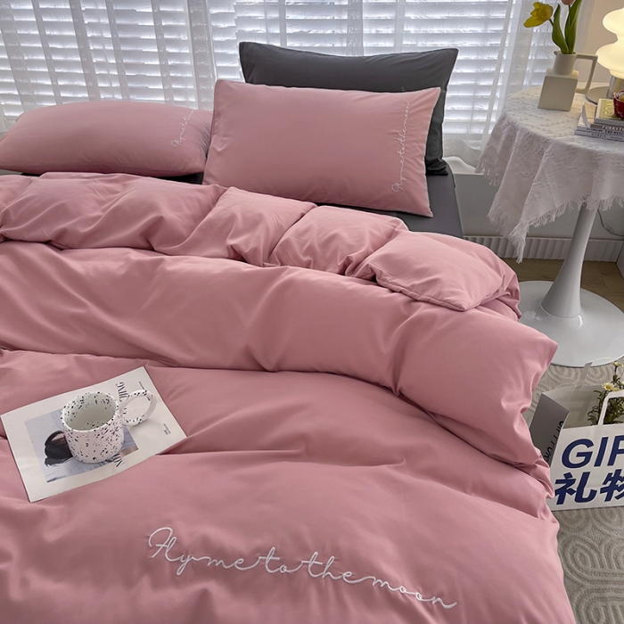 91家纺网 家纺一手货源 找家纺 曼谷纯色简约刺绣柔软磨毛水洗棉套件飘系列字母浅豆沙灰