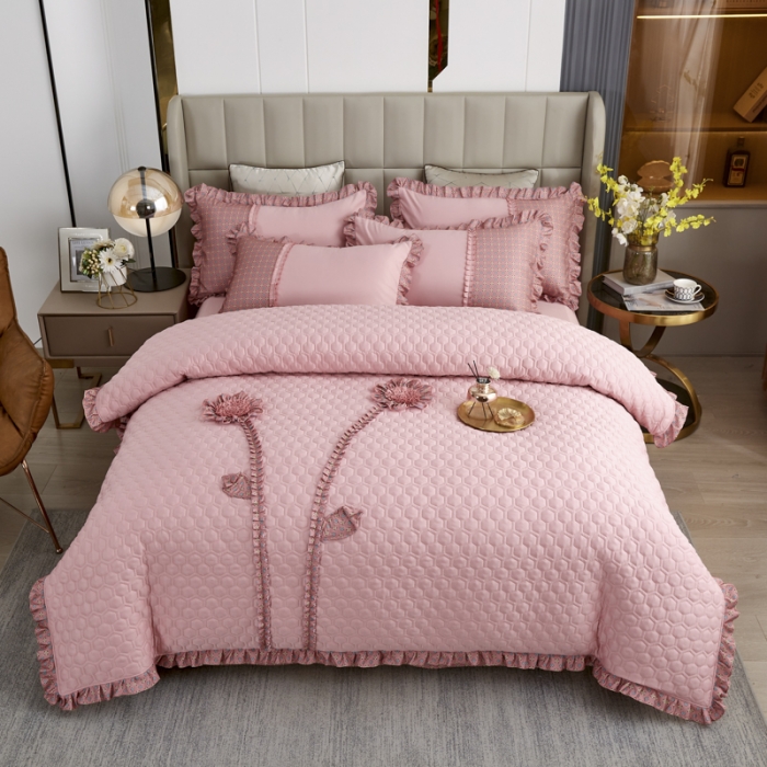 91家纺网 家纺一手货源 找家纺 兴美佳 2022新款韩式盘花夹棉夏被四件套 牡丹粉