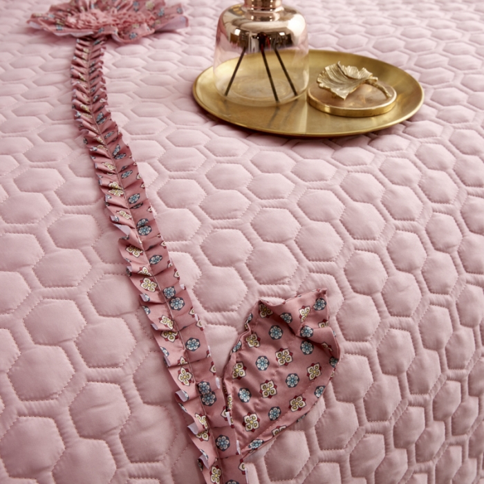 91家纺网 家纺一手货源 找家纺 兴美佳 2022新款韩式盘花夹棉夏被四件套 牡丹粉