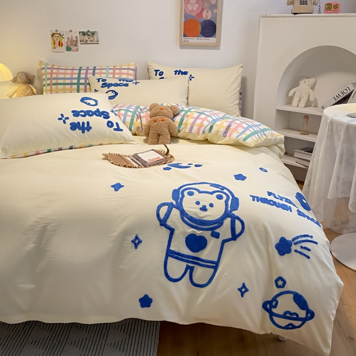 91家纺网 家纺一手货源 找家纺 澳梵 2022新款全棉大版卡通毛巾绣绣花四件套 宇航熊熊