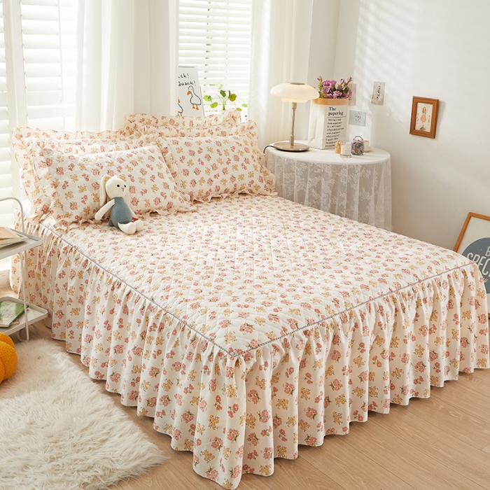 91家纺网 家纺一手货源 找家纺 十个点 2022新款全棉夹棉印花床裙 爱的花海