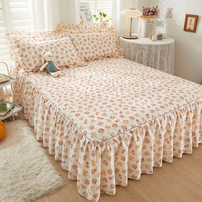 91家纺网 家纺一手货源 找家纺 十个点 2022新款全棉夹棉印花床裙 爱的花海