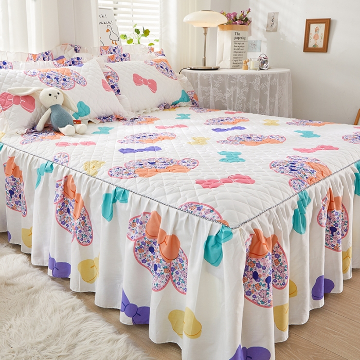 91家纺网 家纺一手货源 找家纺 十个点 2022新款全棉夹棉印花床裙 花花狗