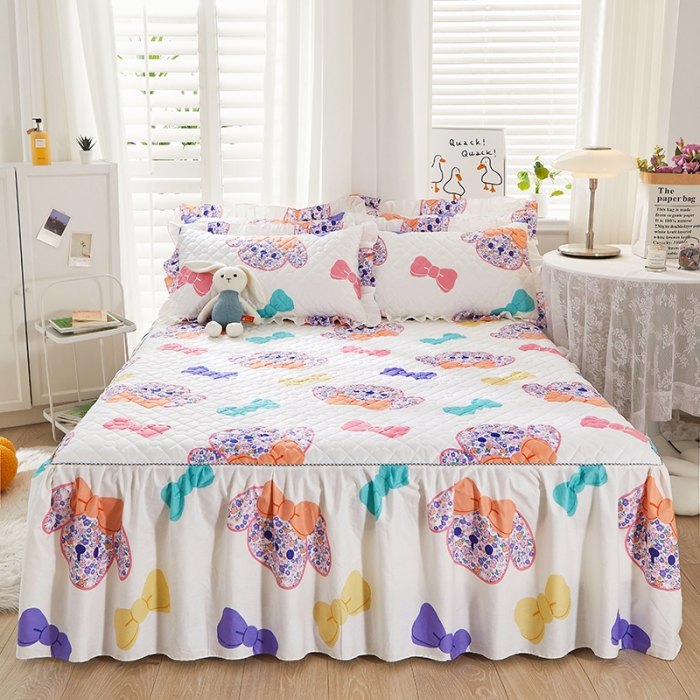 91家纺网 家纺一手货源 找家纺 十个点 2022新款全棉夹棉印花床裙 花花狗