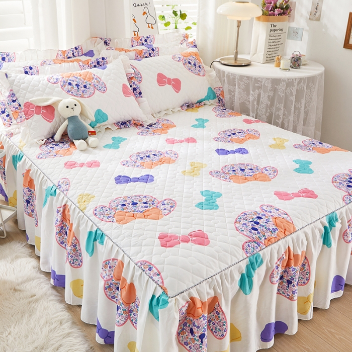 91家纺网 家纺一手货源 找家纺 十个点 2022新款全棉夹棉印花床裙 花花狗