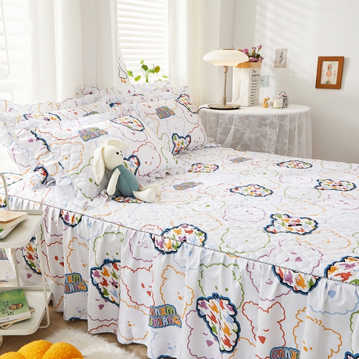 91家纺网 家纺一手货源 找家纺 十个点 2022新款全棉夹棉印花床裙 七彩熊