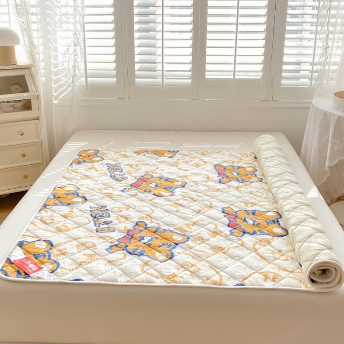 91家纺网 家纺一手货源 找家纺 鑫钰 2023新款全棉抗菌印花薄床垫 虎霸王-米色