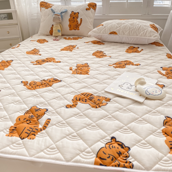 91家纺网 家纺一手货源 找家纺 鑫钰 2023新款全棉抗菌印花薄床垫 金桔虎