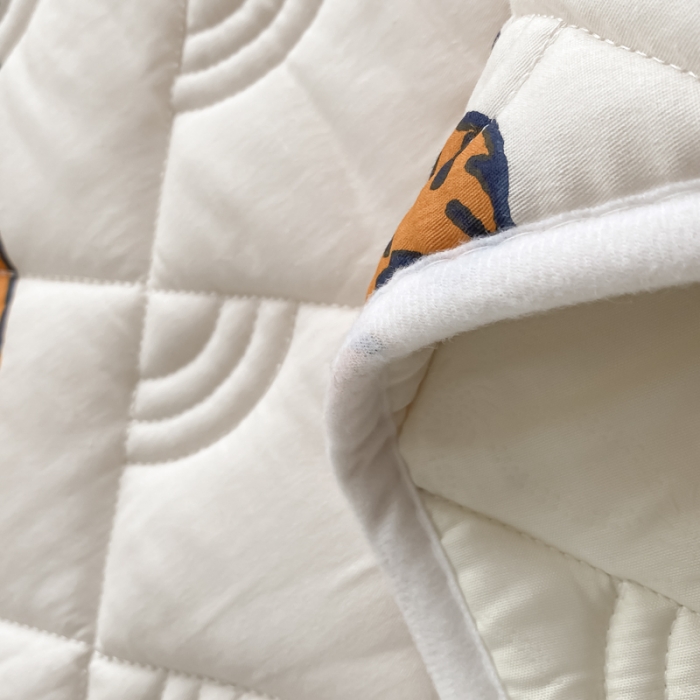 91家纺网 家纺一手货源 找家纺 鑫钰 2023新款全棉抗菌印花薄床垫 金桔虎