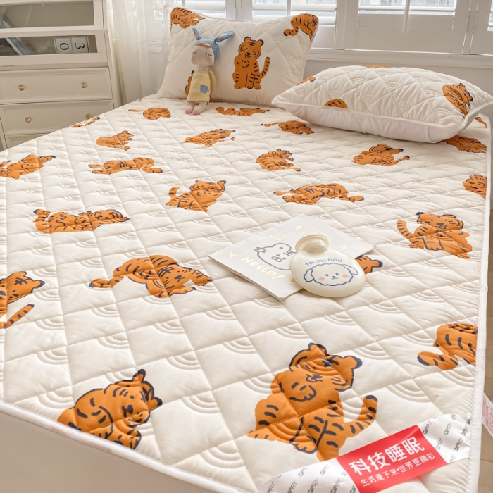 91家纺网 家纺一手货源 找家纺 鑫钰 2023新款全棉抗菌印花薄床垫 金桔虎