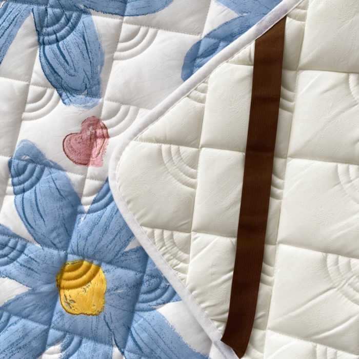 91家纺网 家纺一手货源 找家纺 鑫钰 2023新款全棉抗菌印花薄床垫 陌颜兰