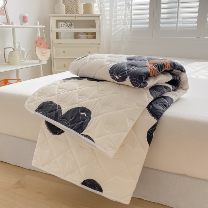 91家纺网 家纺一手货源 找家纺 鑫钰 2023新款全棉抗菌印花薄床垫 奈思-黑