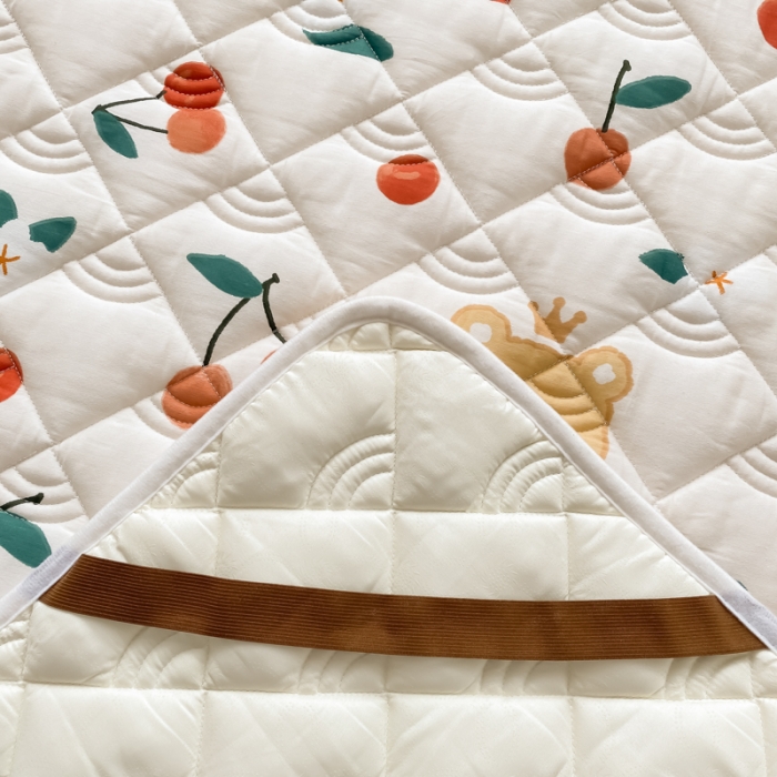 91家纺网 家纺一手货源 找家纺 鑫钰 2023新款全棉抗菌印花薄床垫 樱桃小丸子