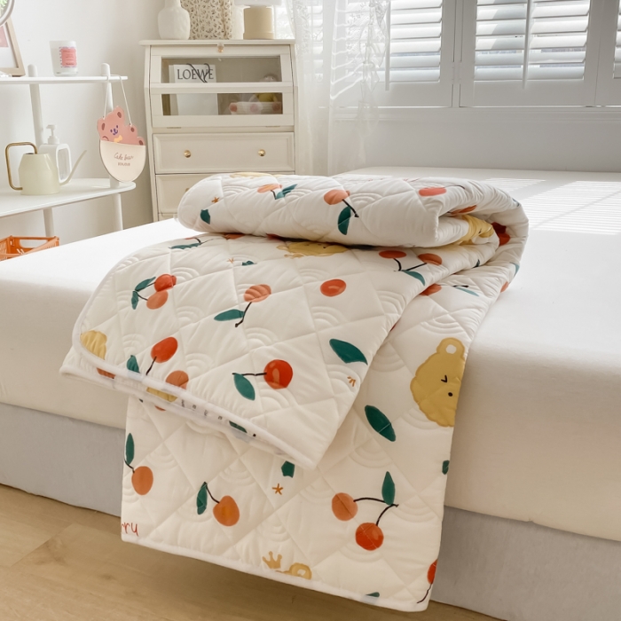 91家纺网 家纺一手货源 找家纺 鑫钰 2023新款全棉抗菌印花薄床垫 樱桃小丸子