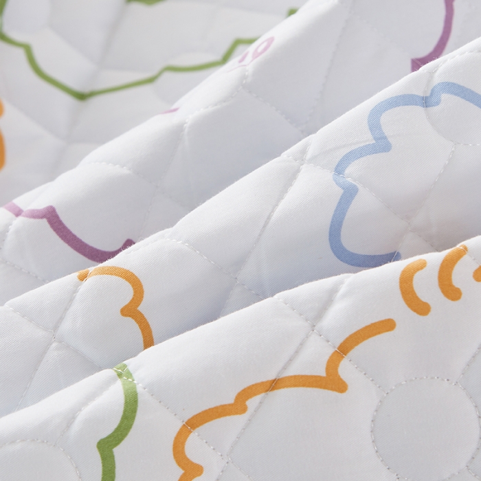 91家纺网 家纺一手货源 找家纺 十个点 2022新款全棉夹棉印花床裙四件套 七彩熊