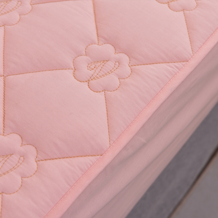 91家纺网 家纺一手货源 找家纺 豪选 2025新款全棉纯棉金绣夹棉床笠可裸睡四季款金绣粉桃玉