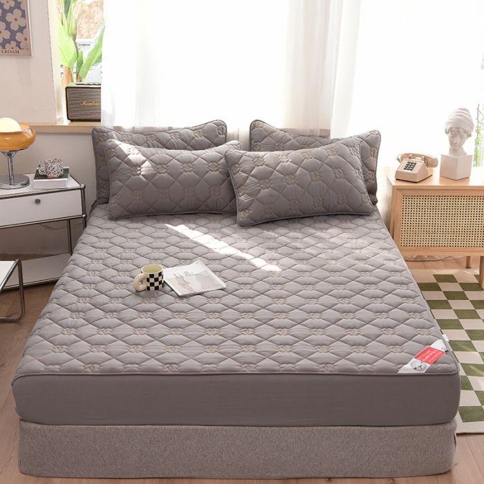 91家纺网 家纺一手货源 找家纺 豪选 2025新款全棉纯棉金绣夹棉床笠可裸睡四季款 金绣灰色