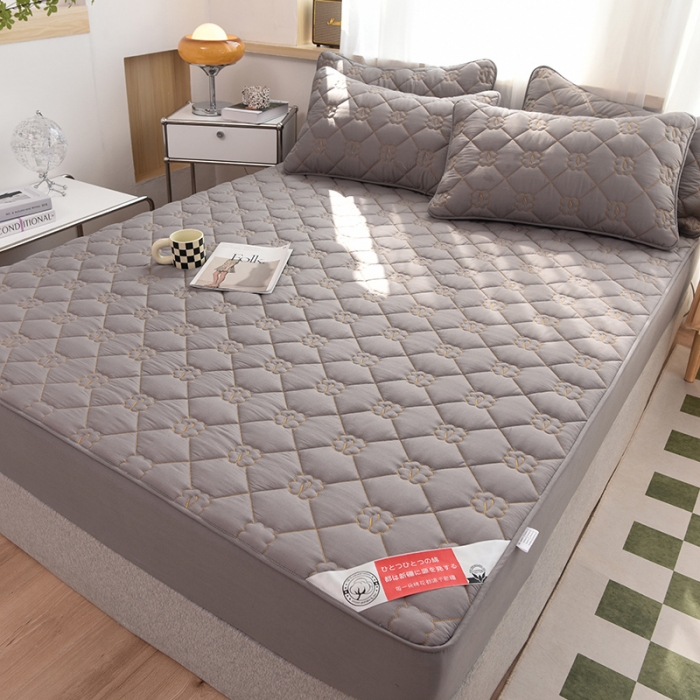 91家纺网 家纺一手货源 找家纺 豪选 2025新款全棉纯棉金绣夹棉床笠可裸睡四季款 金绣灰色