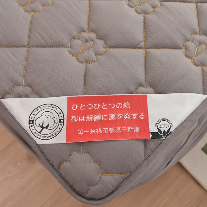 91家纺网 家纺一手货源 找家纺 豪选 2025新款全棉纯棉金绣夹棉床笠可裸睡四季款 金绣灰色