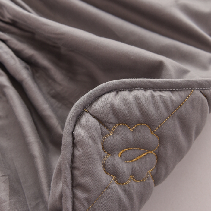 91家纺网 家纺一手货源 找家纺 豪选 2025新款全棉纯棉金绣夹棉床笠可裸睡四季款 金绣灰色