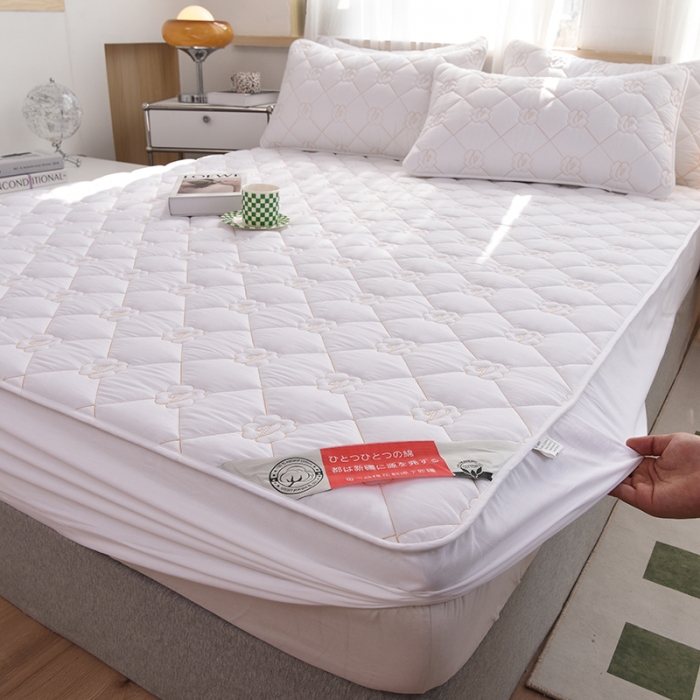 91家纺网 家纺一手货源 找家纺 豪选 2025新款全棉纯棉金绣夹棉床笠可裸睡四季款金绣珍珠白