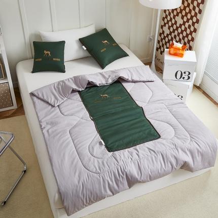 91家纺网 家纺一手货源 找家纺 （总）翰轩 2022新款全棉绣花抱枕被-一鹿有你