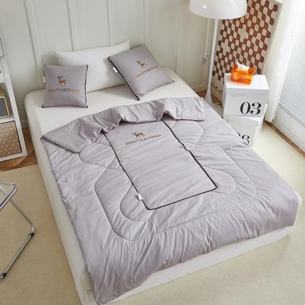 91家纺网 家纺一手货源 找家纺 （总）翰轩 2022新款全棉绣花抱枕被-一鹿有你