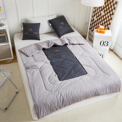 91家纺网 家纺一手货源 找家纺 （总）翰轩 2022新款全棉绣花抱枕被-一鹿有你