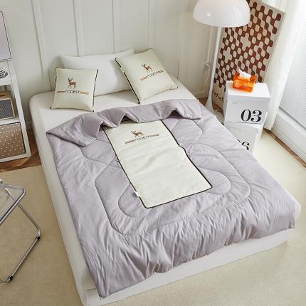 91家纺网 家纺一手货源 找家纺 （总）翰轩 2022新款全棉绣花抱枕被-一鹿有你