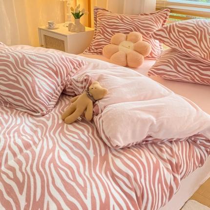 91家纺网 家纺一手货源 找家纺 川悦生活 2021新款牛奶绒四件套 斑马纹粉