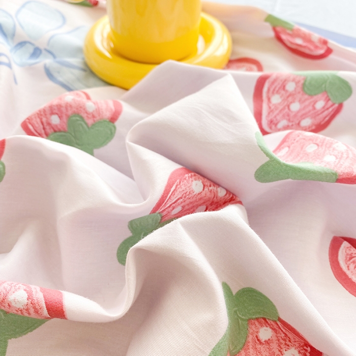 91家纺网 家纺一手货源 找家纺 呗旺鹿 2022年新款13070全棉纯棉印花纽扣款四件套直播 草莓公主