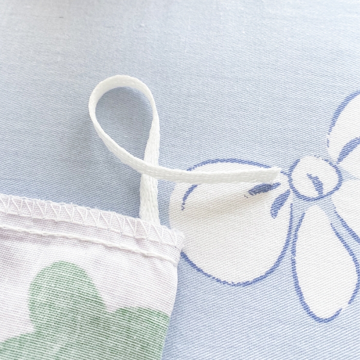 91家纺网 家纺一手货源 找家纺 呗旺鹿 2022年新款13070全棉纯棉印花纽扣款四件套直播 草莓公主