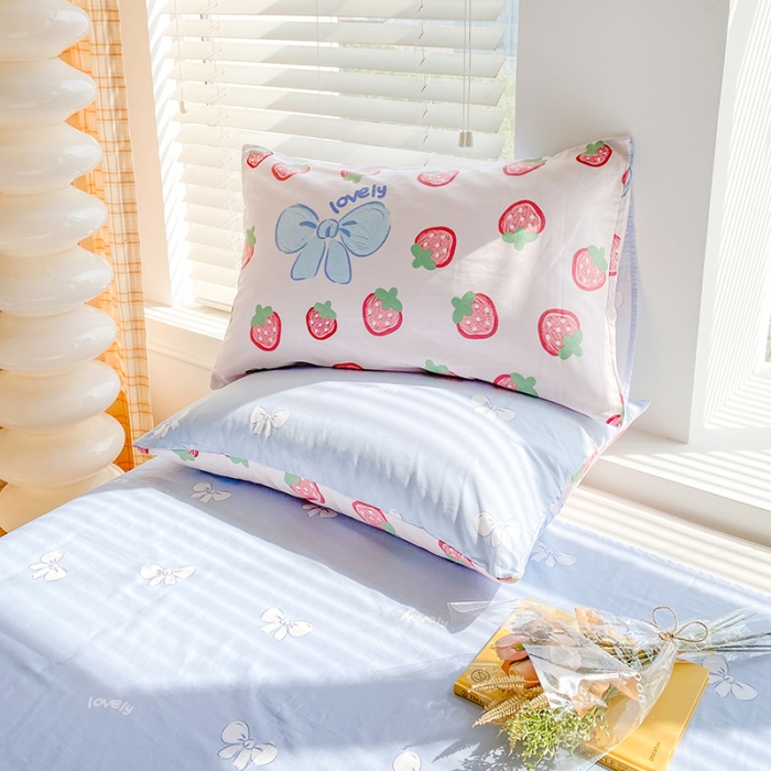 91家纺网 家纺一手货源 找家纺 呗旺鹿 2022年新款13070全棉纯棉印花纽扣款四件套直播 草莓公主