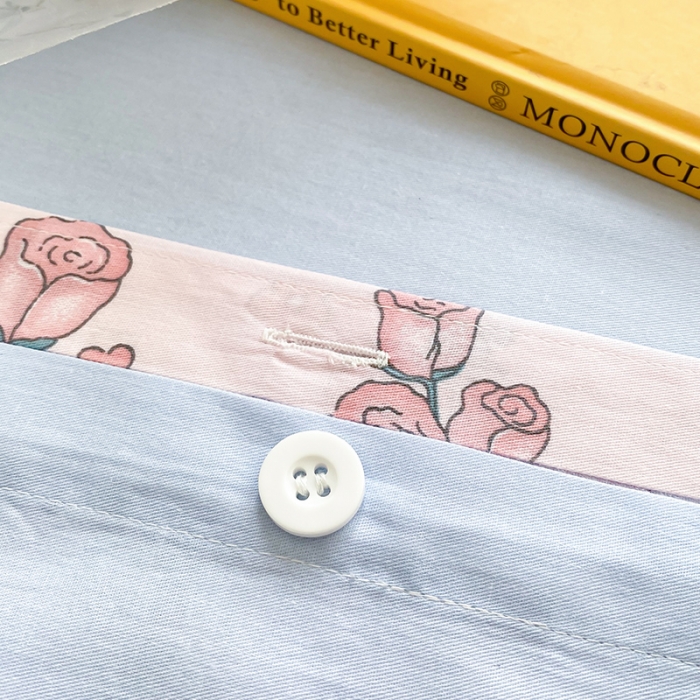 91家纺网 家纺一手货源 找家纺 2022年新13070全棉纯棉印花纽扣款四件套直播 玫瑰小兔