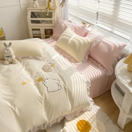 91家纺网 家纺一手货源 找家纺 二八年华 2023新款水洗棉花边刺绣四件套摘星兔-白拼粉