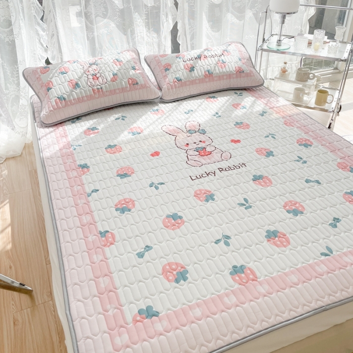 91家纺网 家纺一手货源 找家纺 慕尚 2025新款大版乳胶凉席 草莓小兔