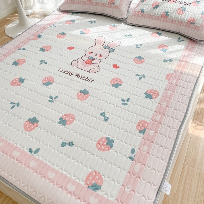 91家纺网 家纺一手货源 找家纺 慕尚 2025新款大版乳胶凉席 草莓小兔