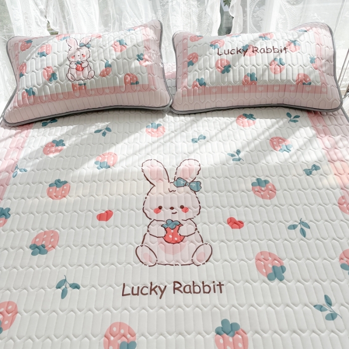 91家纺网 家纺一手货源 找家纺 慕尚 2025新款大版乳胶凉席 草莓小兔