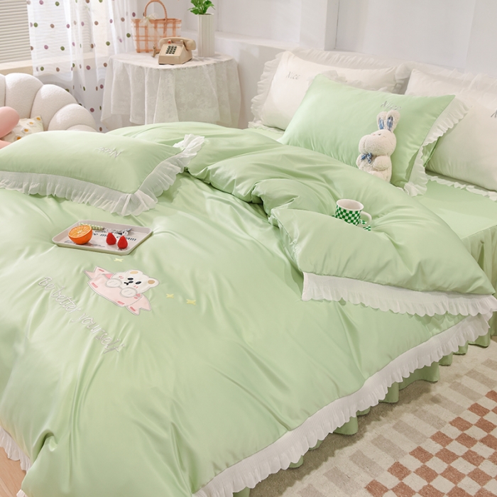 91家纺网 家纺一手货源 找家纺 艾米家居 2025新款水洗真丝雪纺花边贴布绣四件套-达菲小熊 薄荷绿