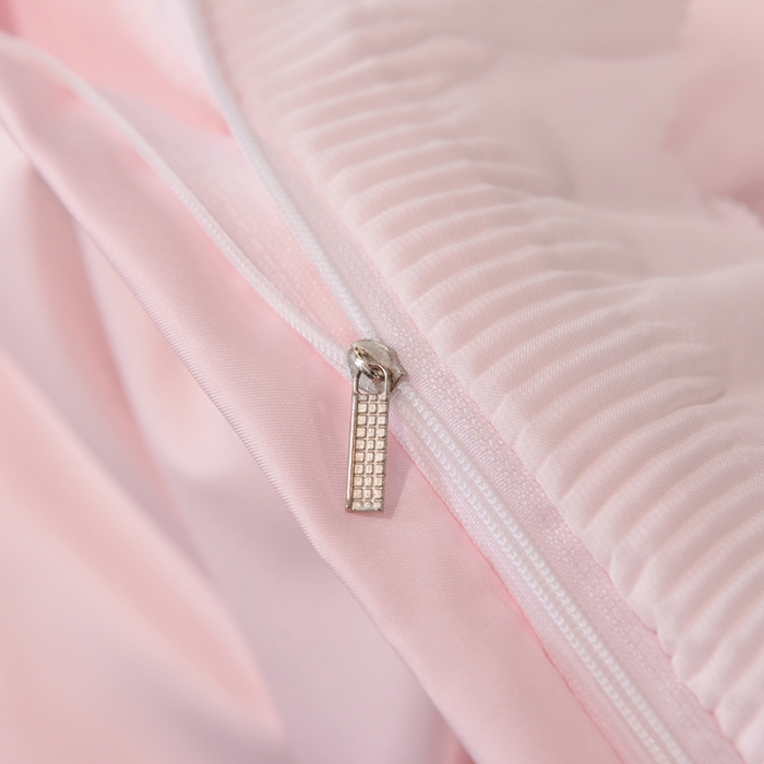 91家纺网 家纺一手货源 找家纺 艾米家居 2025新款水洗真丝雪纺花边贴布绣四件套-达菲小熊 淡粉