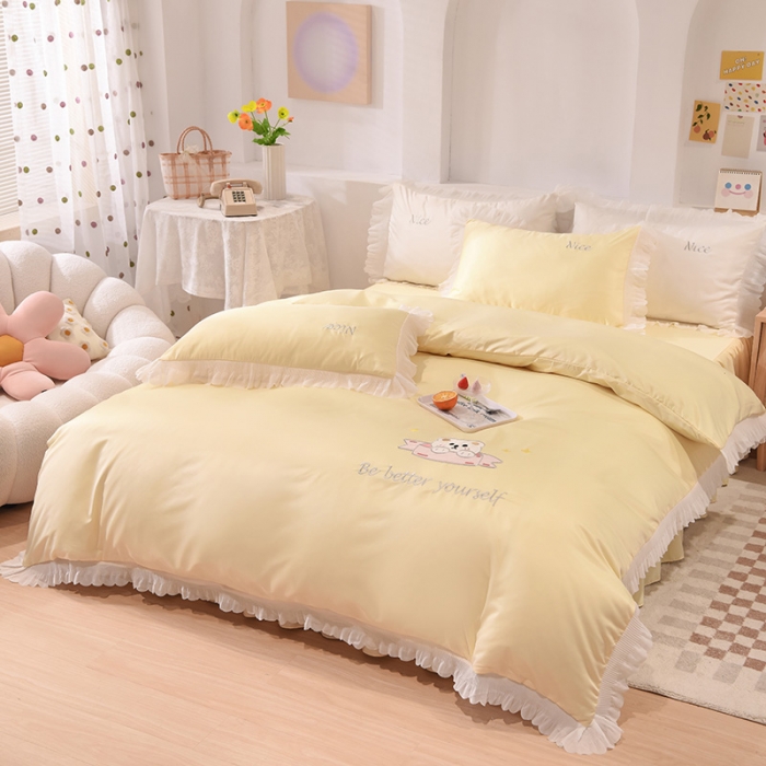 91家纺网 家纺一手货源 找家纺 艾米家居 2025新款水洗真丝雪纺花边贴布绣四件套-达菲小熊 鹅黄