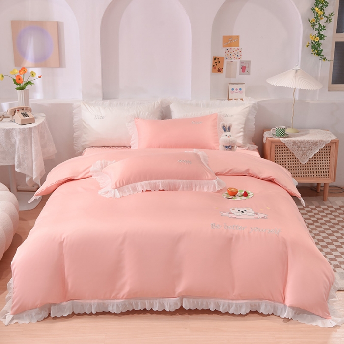 91家纺网 家纺一手货源 找家纺 艾米家居 2025新款水洗真丝雪纺花边贴布绣四件套-达菲小熊 玉色