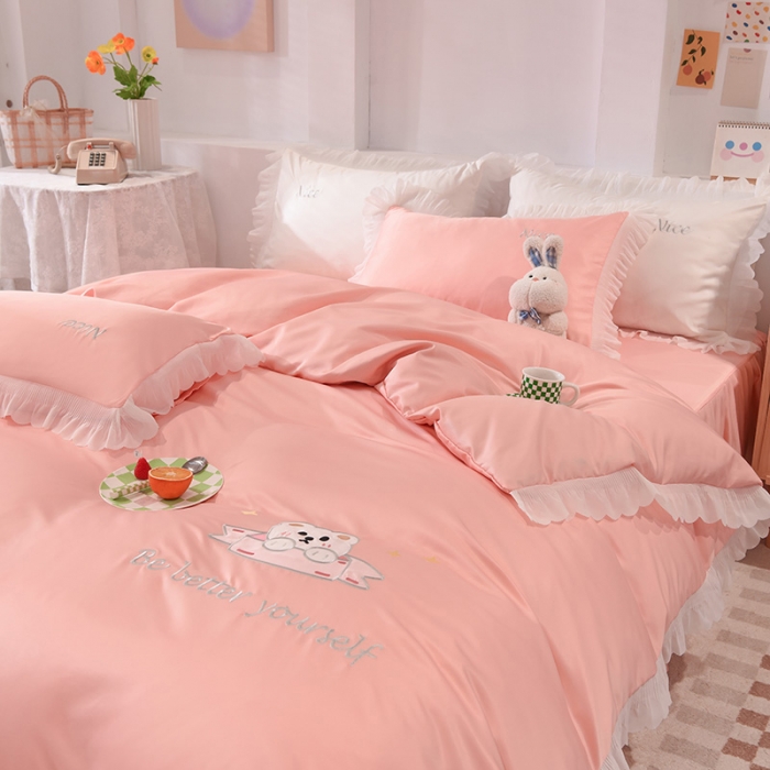 91家纺网 家纺一手货源 找家纺 艾米家居 2025新款水洗真丝雪纺花边贴布绣四件套-达菲小熊 玉色