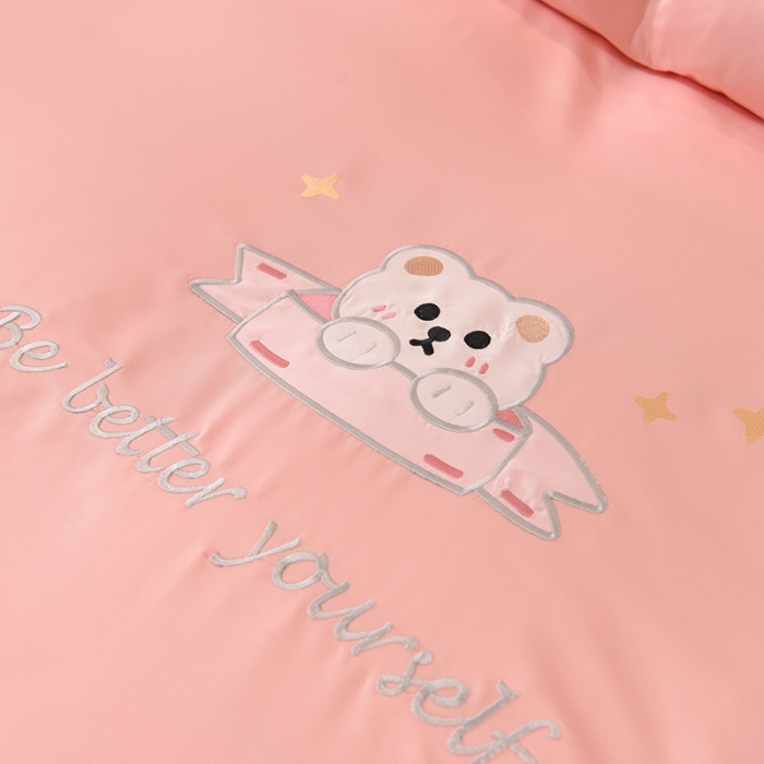 91家纺网 家纺一手货源 找家纺 艾米家居 2025新款水洗真丝雪纺花边贴布绣四件套-达菲小熊 玉色