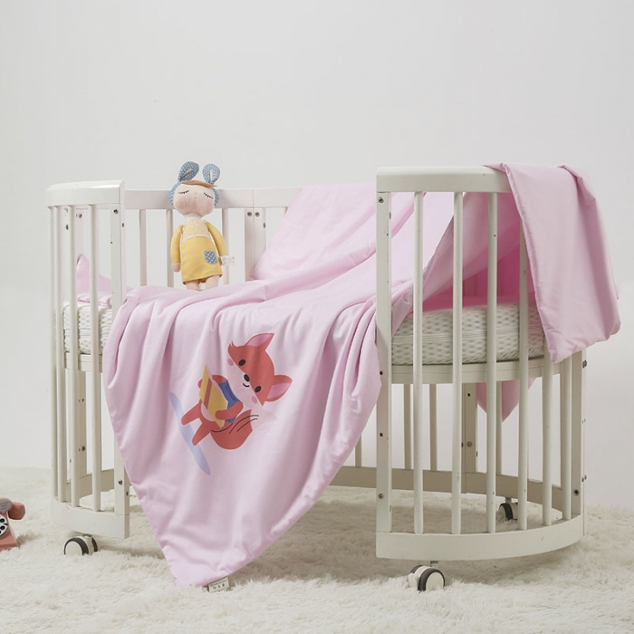 91家纺网 家纺一手货源 找家纺 喜多兔 2022新款40支全棉夏被-彩虹 粉色读书小狐狸