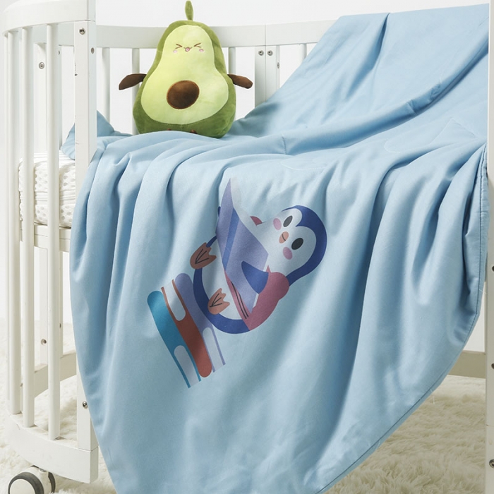 91家纺网 家纺一手货源 找家纺 喜多兔 2022新款40支全棉夏被-彩虹 灰蓝色读书小企鹅