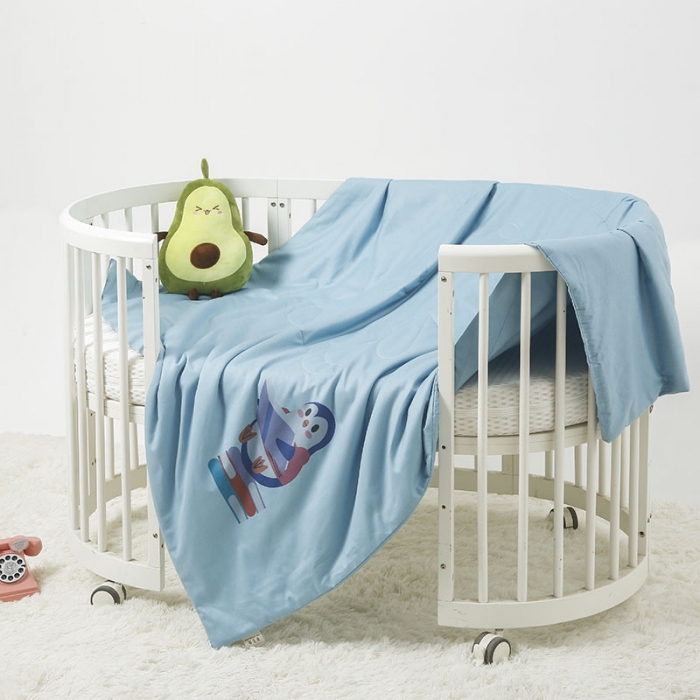 91家纺网 家纺一手货源 找家纺 喜多兔 2022新款40支全棉夏被-彩虹 灰蓝色读书小企鹅